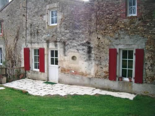 Hotel Gite Le Puy Rabasteau Chantonnay Exterior foto